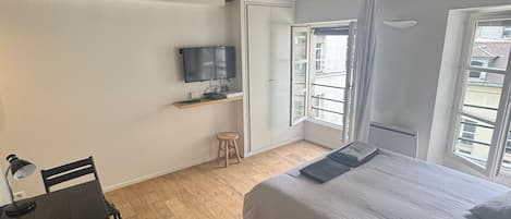 Safe på rommet, wi-fi (inkludert) og sengetøy