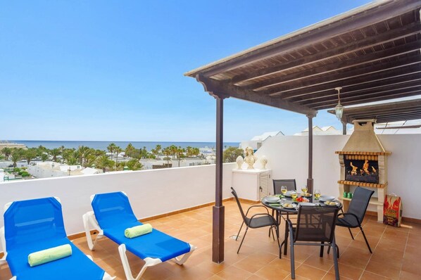 Outdoor dining - Villa Delfin Sol by Villa Plus (Tías)