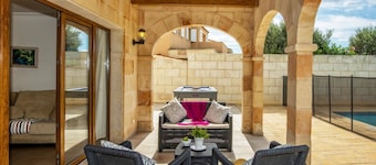 Villa Candela by Villa Plus