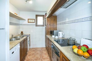 Microwave, dishwasher, coffee/tea maker