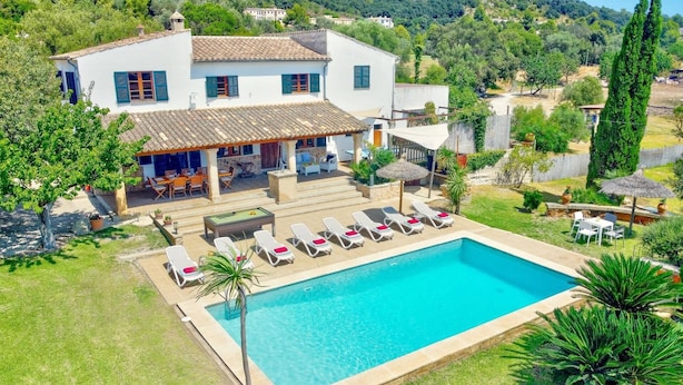A large villa with a swimming pool, outdoor seating, and a lush garden. - Villa Ca'n Toni Pau by Villa Plus (Pollença)