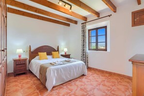 4 bedrooms, iron/ironing board, free WiFi, bed sheets - Villa Can Xanet de Baix by Villa Plus (Mallorca)