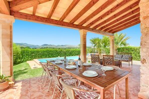 Outdoor dining - Villa Can Xanet de Baix by Villa Plus (Mallorca)