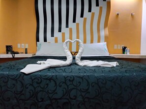 Basic Double Room - Hotel Florencia (Mexico City)