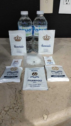 Basic Double Room | Free WiFi, bed sheets - Hotel Florencia (Mexico City)