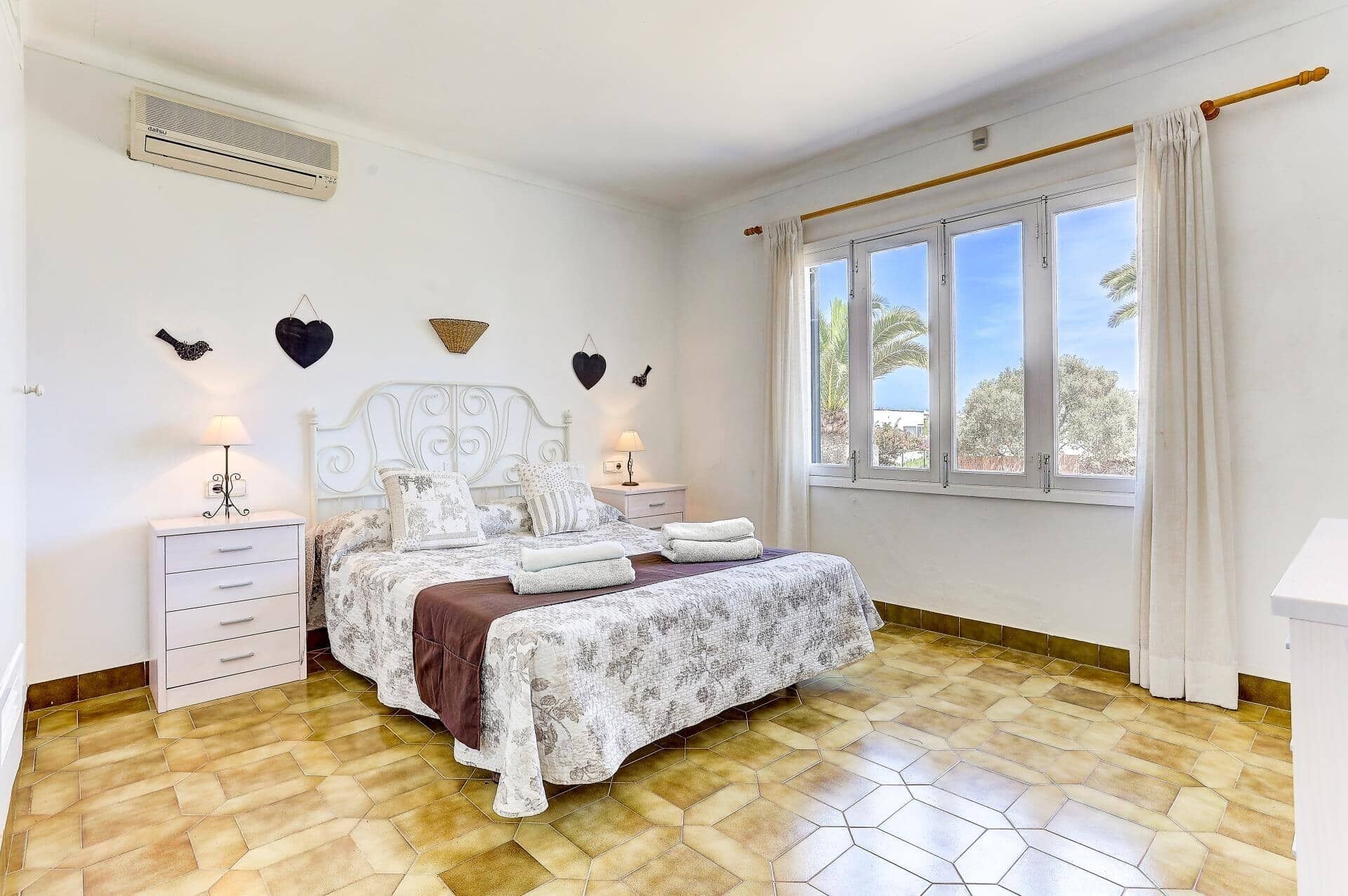 4 dormitorios, tabla de planchar con plancha, wifi gratis y ropa de cama