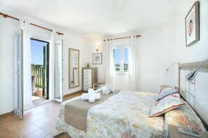 6 chambres, fer et planche à repasser, accès au Wi-Fi (inclus)