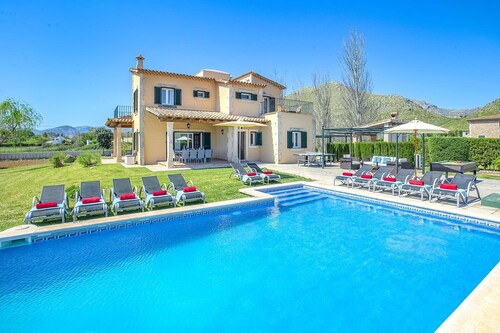 Villa Hort de Siller by Villa Plus