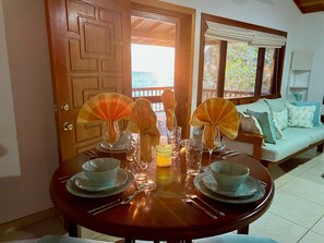 Een smart-tv en boeken