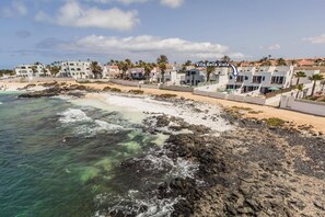 Una playa cerca