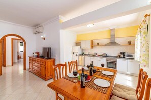 Mikrovågsugn, diskmaskin och kaffe- och tebryggare