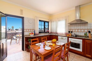 Microwave, dishwasher, coffee/tea maker - Villa Emerita by Villa Plus (Playa Blanca)