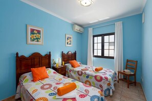 3 bedrooms, iron/ironing board, free WiFi, bed sheets