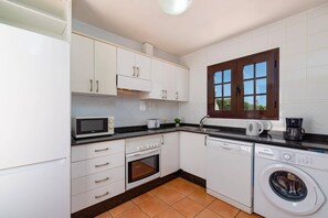 Microwave, dishwasher, coffee/tea maker