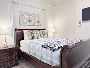 1 soveværelse, skrivebord, strygejern/strygebræt, weekendseng