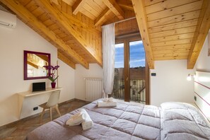 2 Schlafzimmer, Schreibtisch, schallisolierte Zimmer