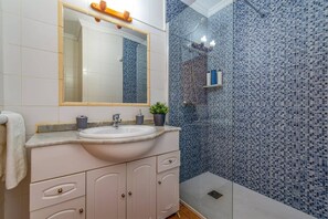 Hair dryer, towels