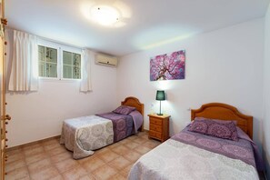 7 bedrooms, WiFi, bed sheets