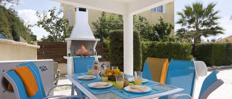 تناول الطعام بالخارج