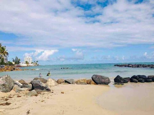 This bungalow is a 2 bedroom(s), 1 bathrooms, located in San Juan, PR.