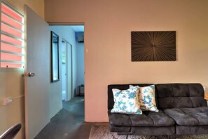 Smart TV, offices - This triplex is a 6 bedroom(s), 4 bathrooms, located in San Juan, PR. (San Juan)