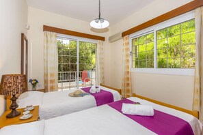 3 bedrooms, iron/ironing board, free WiFi, bed sheets