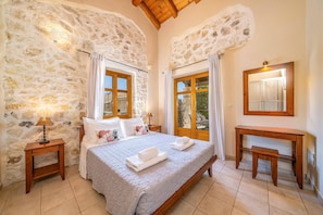 2 bedrooms, iron/ironing board, WiFi (free), bed sheets