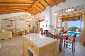 Smart TV - Villa Athina Fiskardo by Villa Plus (Tzamarelata)