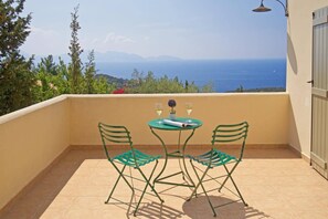 تناول الطعام بالخارج