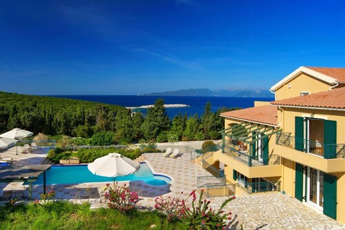 Villa Emelisse by Villa Plus