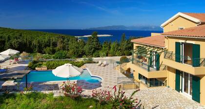 Villa Emelisse by Villa Plus