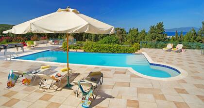 Villa Emelisse by Villa Plus