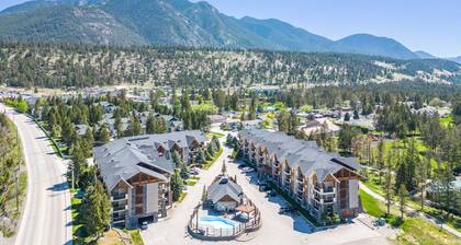 Red Spruce | Hot Tub | Pool | King Bed