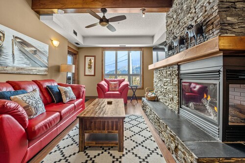 Red Spruce | Hot Tub | Pool | King Bed