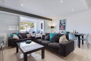 Interior - Villa Del Conde by Villa Plus (Adeje)