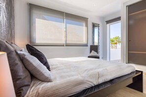 4 bedrooms, WiFi, bed sheets