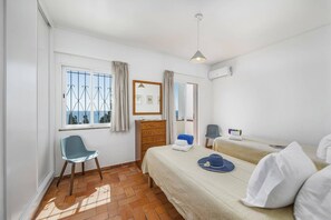 3 chambres, fer et planche à repasser, Wi-Fi gratuit, draps fournis
