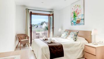 4 slaapkamers, een strijkplank/strijkijzer, gratis wifi, beddengoed