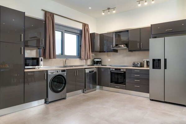 Microwave, dishwasher, coffee/tea maker