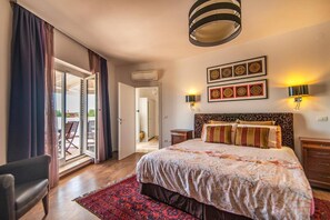 4 bedrooms, WiFi, bed sheets