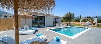 Villa Drogarati Cottage by Villa Plus