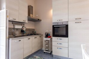 Four à micro-ondes, lave-vaisselle