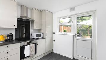 Coffee/tea maker, fridge, microwave, oven