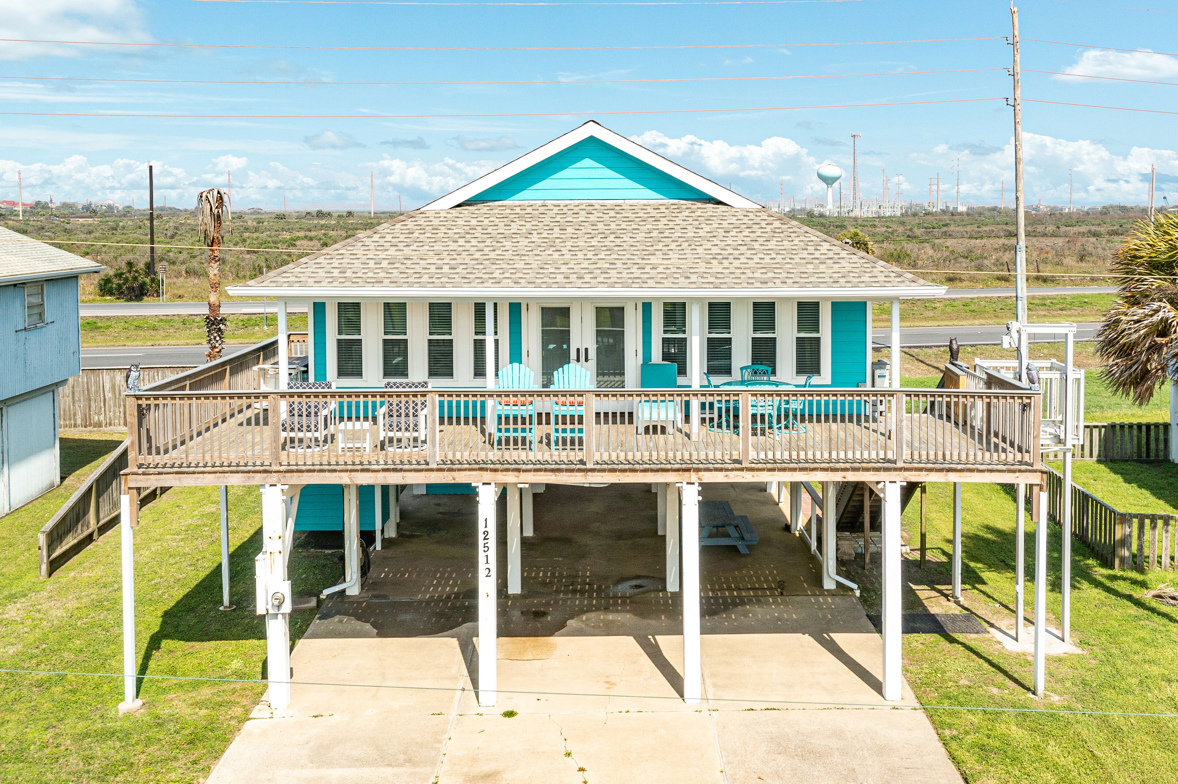 Updated Private Home w/ 3rd Row Gulf Views; 7 houses to beach, 10 mi Downtown