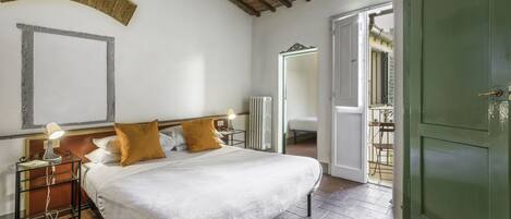 3 bedrooms, premium bedding, down duvets, blackout curtains