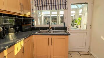 คอทเทจ | ครัวส่วนตัว | ตู้เย็น, เครื่องล้างจาน, กาต้มน้ำไฟฟ้า, เตาปิ้งขนมปัง