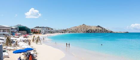 Beach nearby, sun-loungers, beach towels