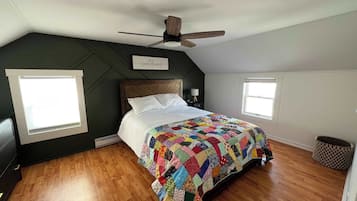 2 bedrooms, desk, WiFi, bed sheets