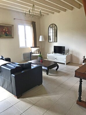 Télévision, table de tennis de table