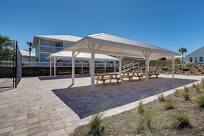 Outdoor dining - Walkable Panama City Beach Condo w/ Pool Access! (Panama City Beach)